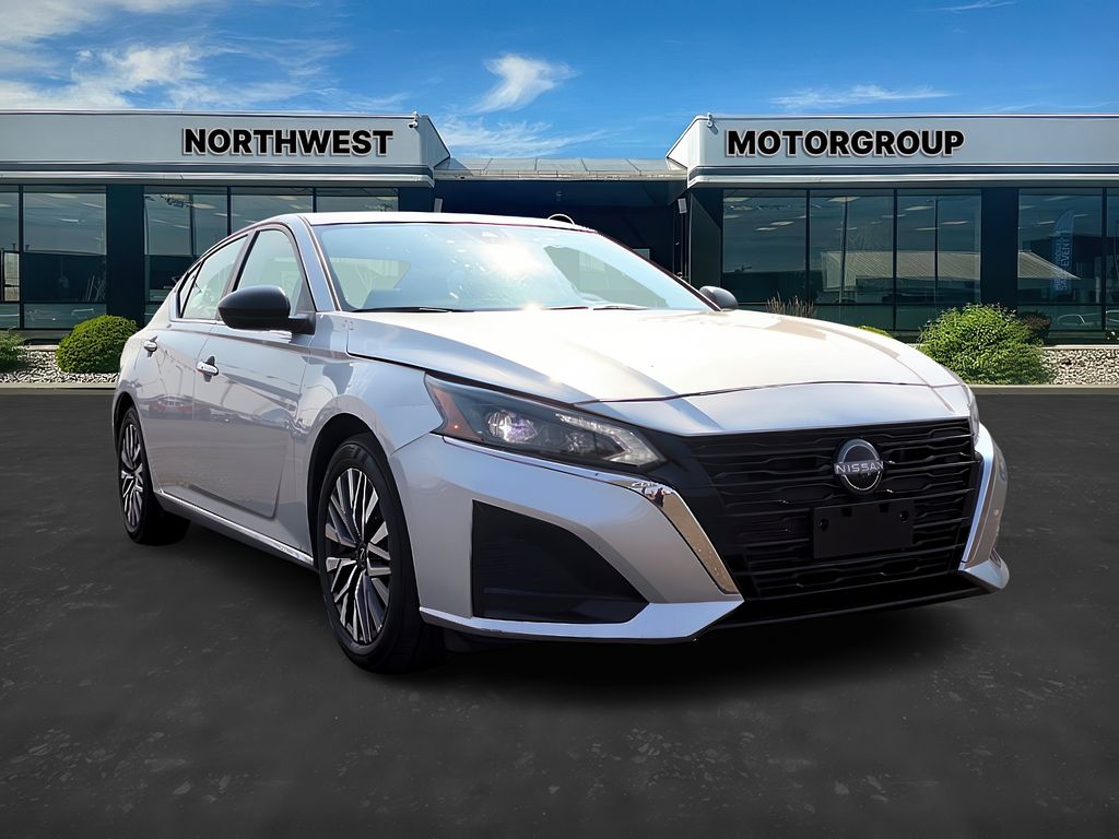 2024 Nissan Altima 2.5 SV Image 5 of 34