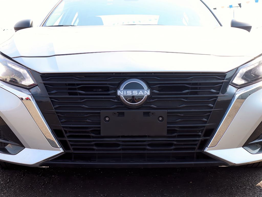 2024 Nissan Altima 2.5 SV Image 4 of 34