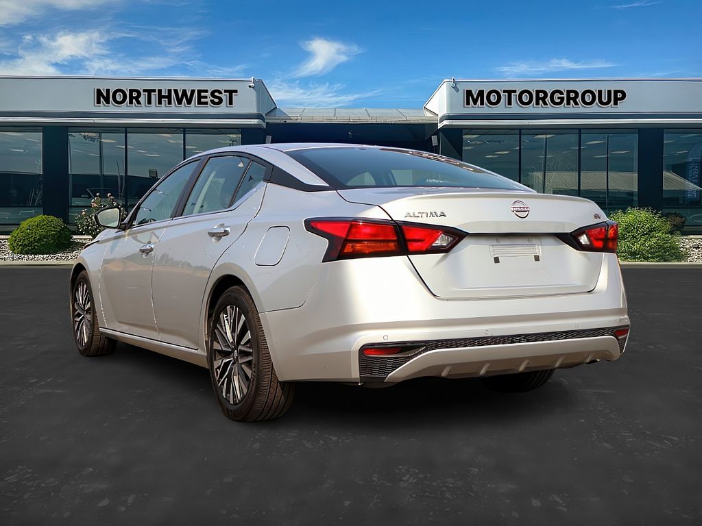 2024 Nissan Altima 2.5 SV Image 9 of 34