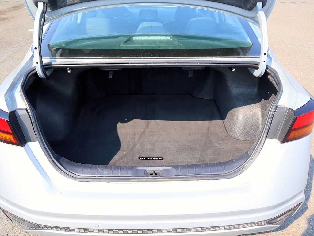 2024 Nissan Altima 2.5 SV Image 13 of 34