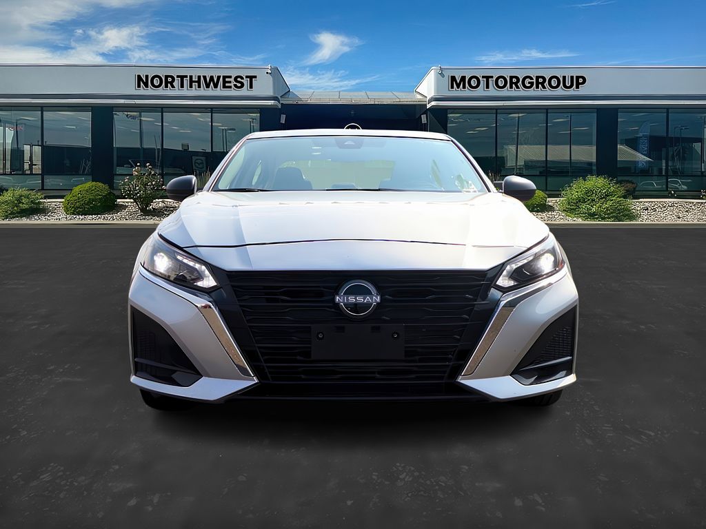 2024 Nissan Altima 2.5 SV Image 3 of 34