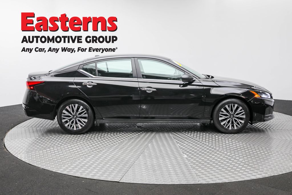 2024 Nissan Altima 2.5 SV Image 17 of 63