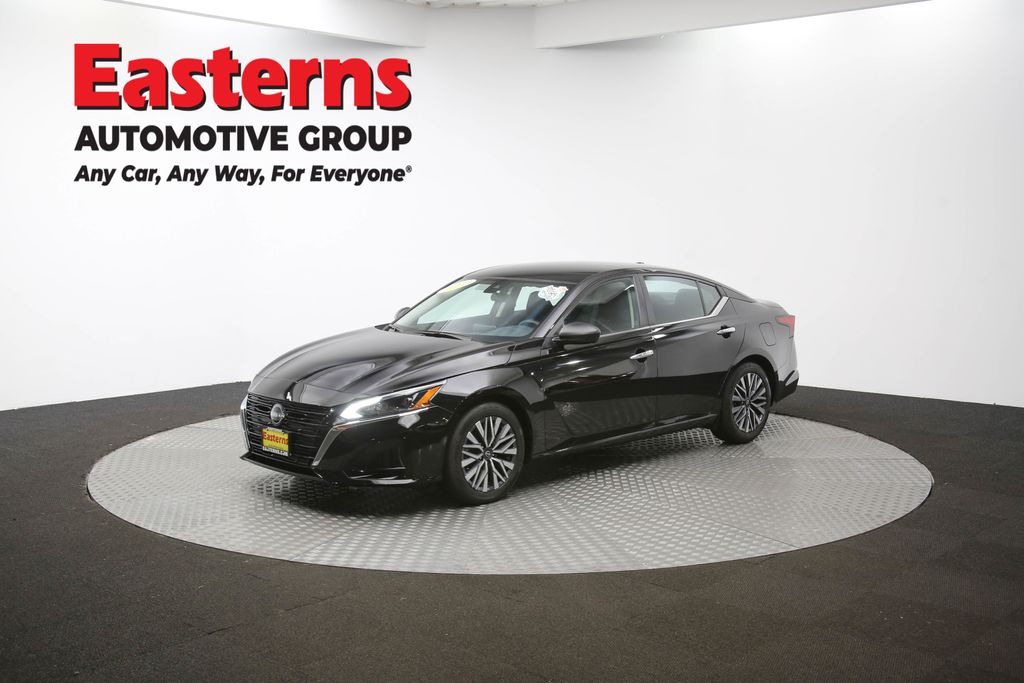 2024 Nissan Altima 2.5 SV Image 3 of 63