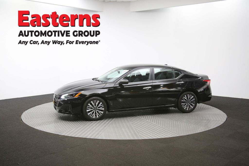 2024 Nissan Altima 2.5 SV Image 5 of 63