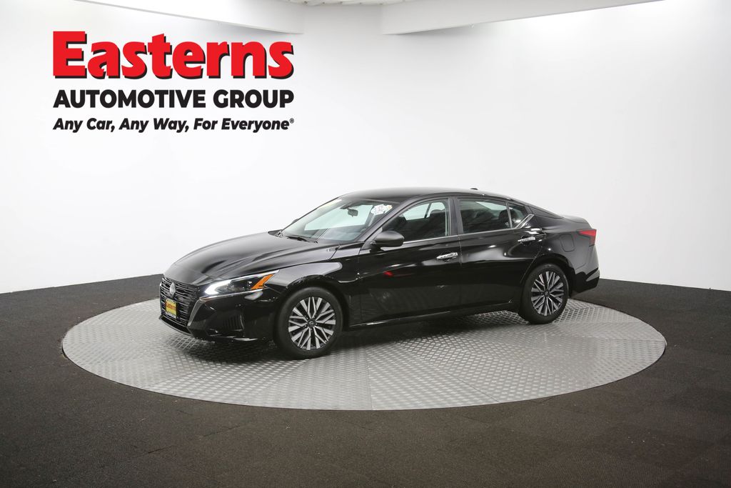 2024 Nissan Altima 2.5 SV Image 6 of 63