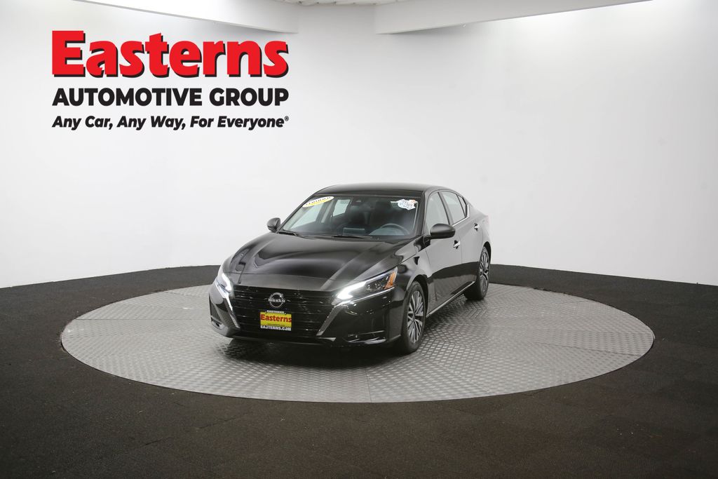 2024 Nissan Altima 2.5 SV Image 2 of 63