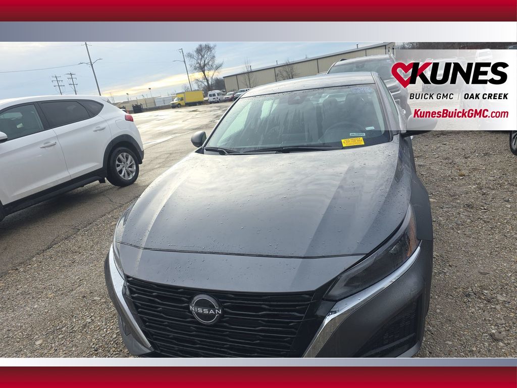 2024 Nissan Altima 2.5 SV Image 3 of 25