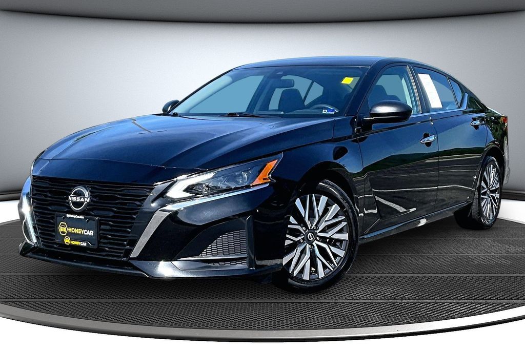 2024 Nissan Altima 2.5 SV Image 1 of 35