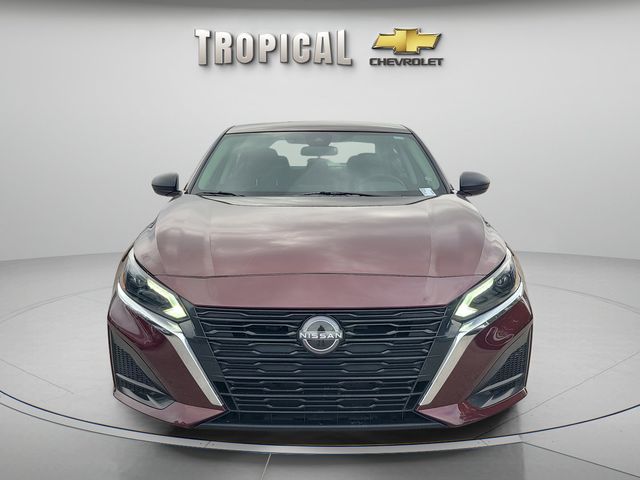 2024 Nissan Altima 2.5 SV Image 2 of 34