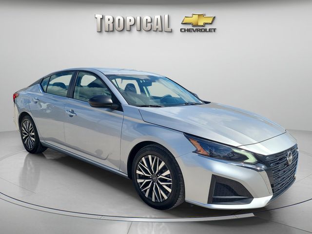 2024 Nissan Altima 2.5 SV Image 3 of 34