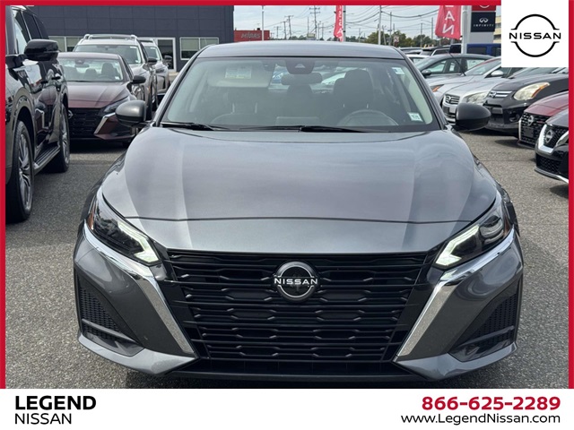 2024 Nissan Altima 2.5 SV Image 2 of 30