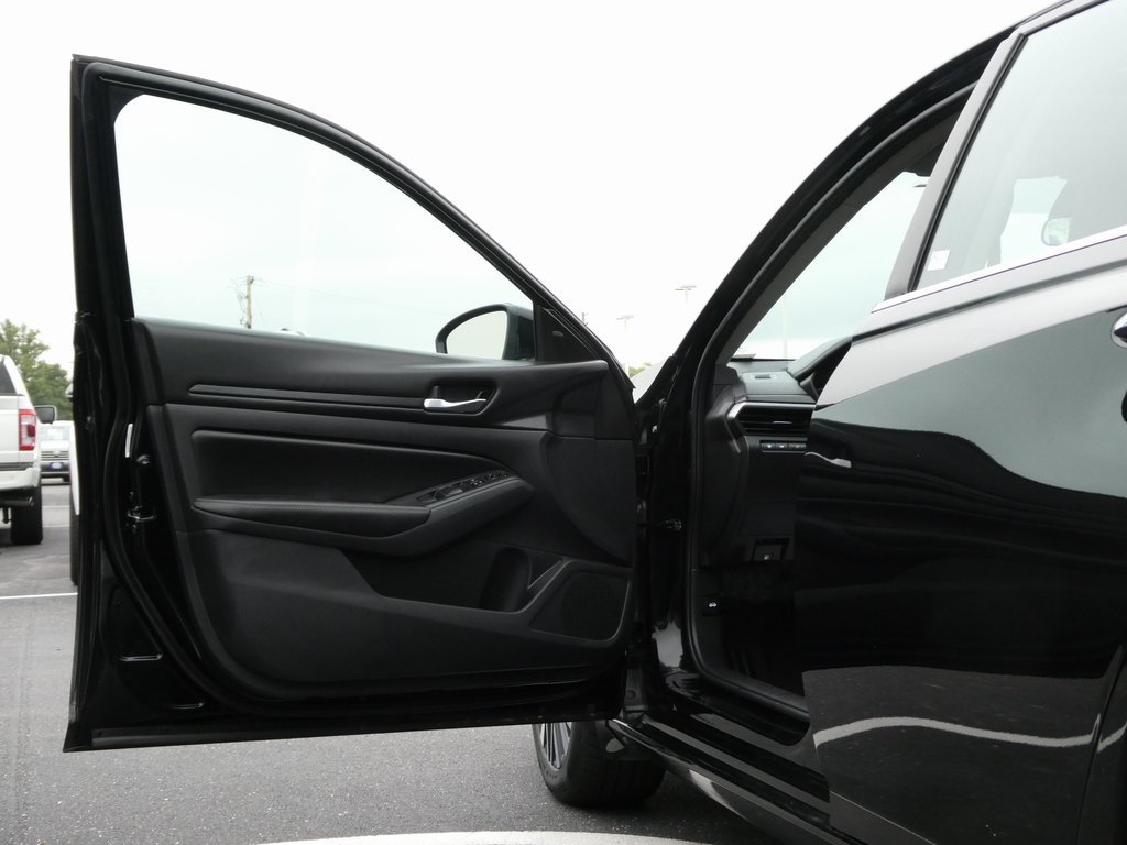 2024 Nissan Altima 2.5 SV Image 17 of 40