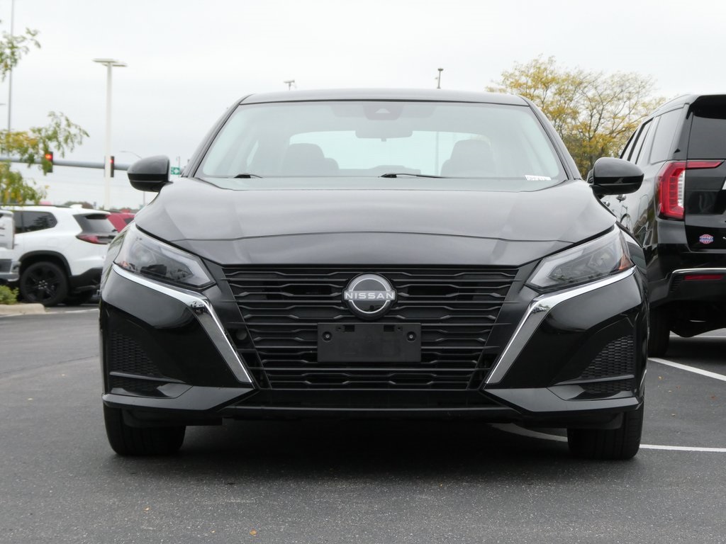 2024 Nissan Altima 2.5 SV Image 2 of 40