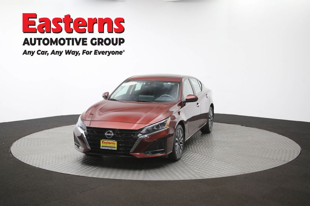 2024 Nissan Altima 2.5 SV Image 2 of 67