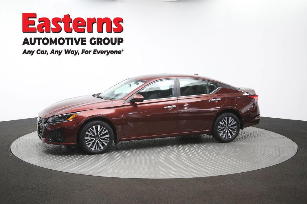 2024 Nissan Altima 2.5 SV Image 3 of 67