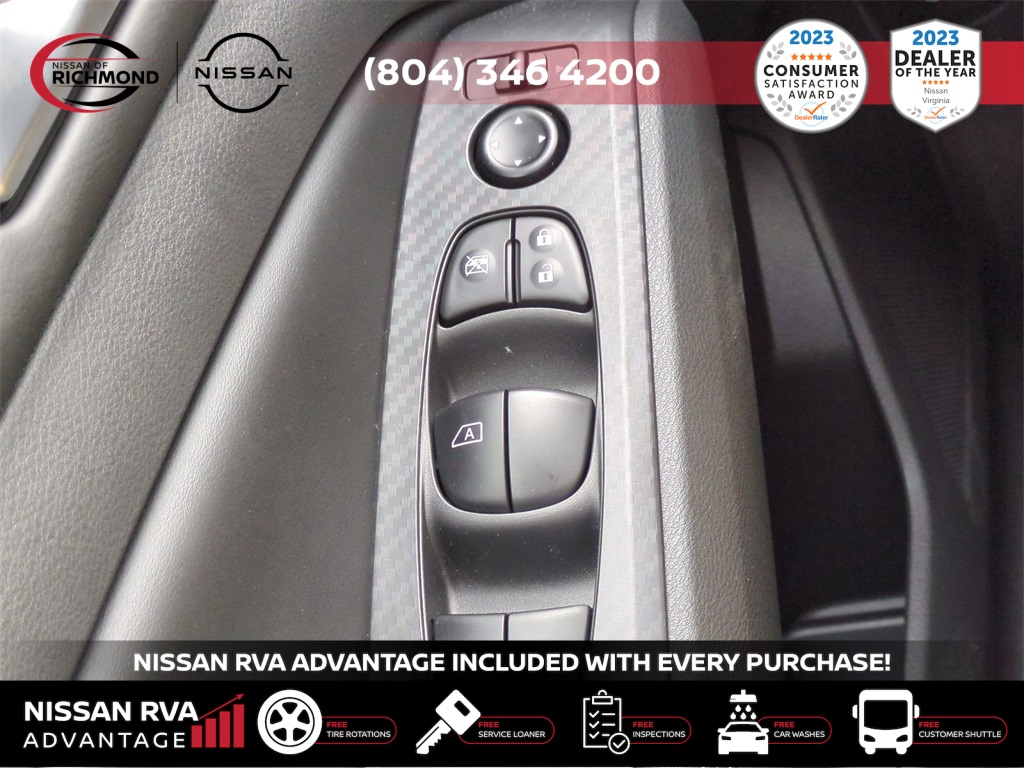 Vehicle image 21 of 26