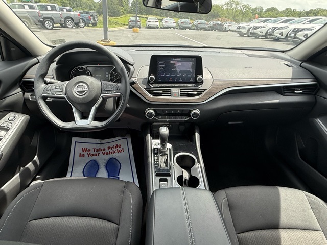 Vehicle image 21 of 35