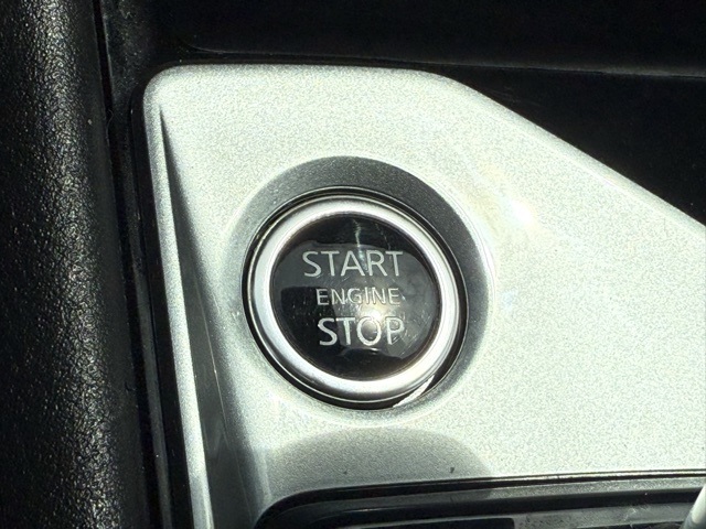 Vehicle image 33 of 35