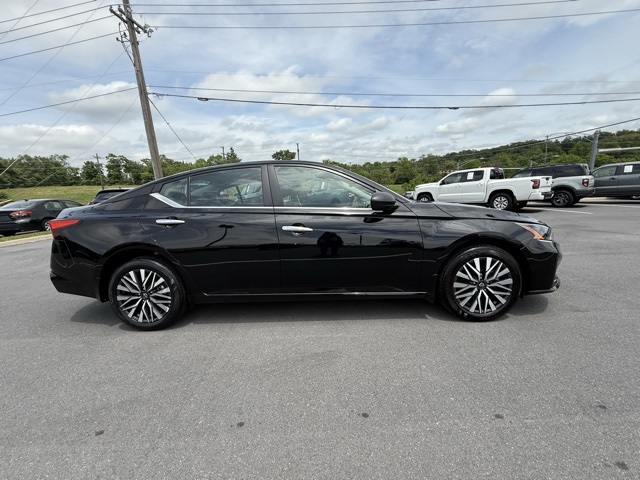 Vehicle image 4 of 35