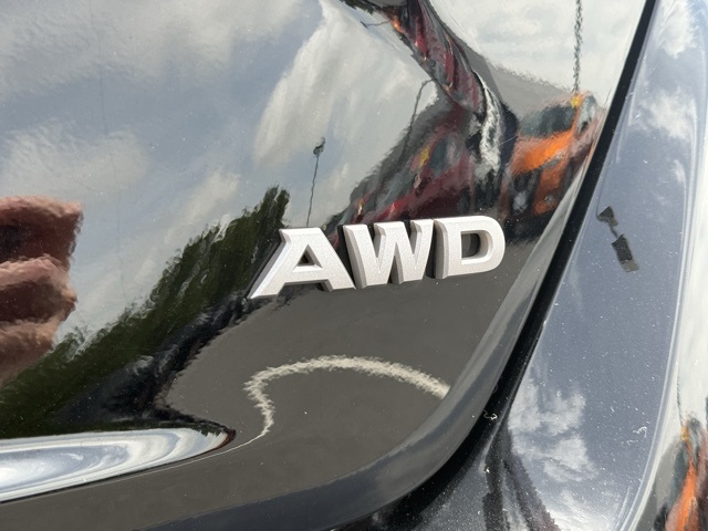 Vehicle image 17 of 35
