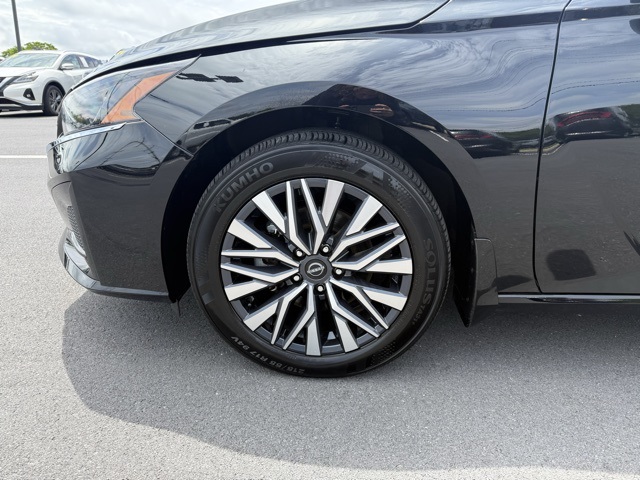 Vehicle image 9 of 35