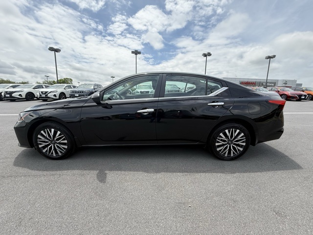 Vehicle image 8 of 35