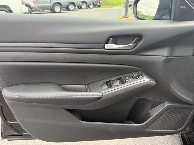 Vehicle image 12 of 35