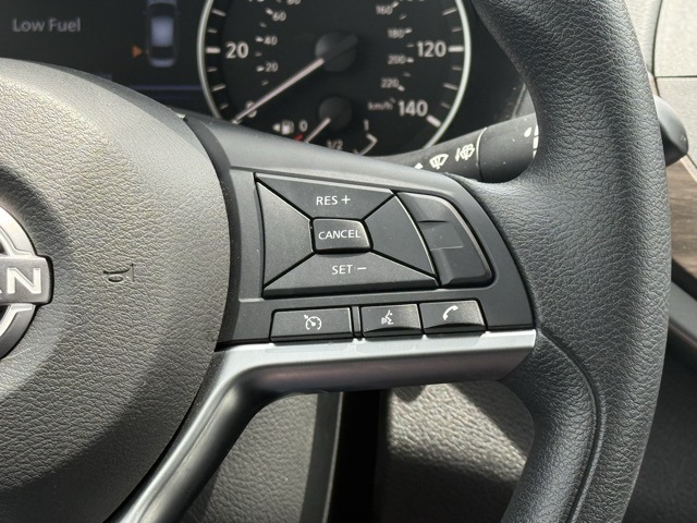 Vehicle image 25 of 35
