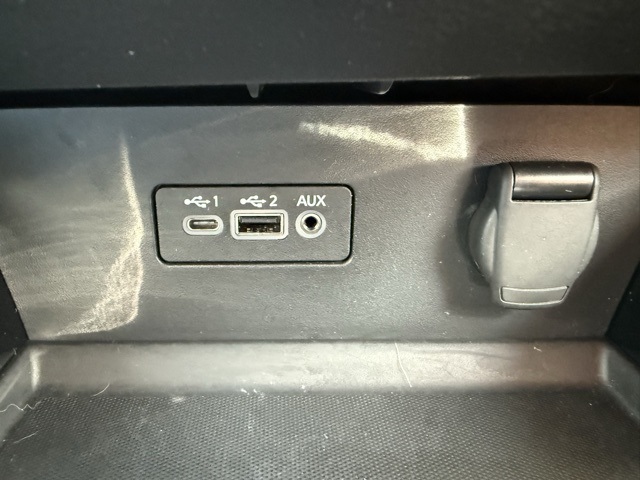 Vehicle image 34 of 35