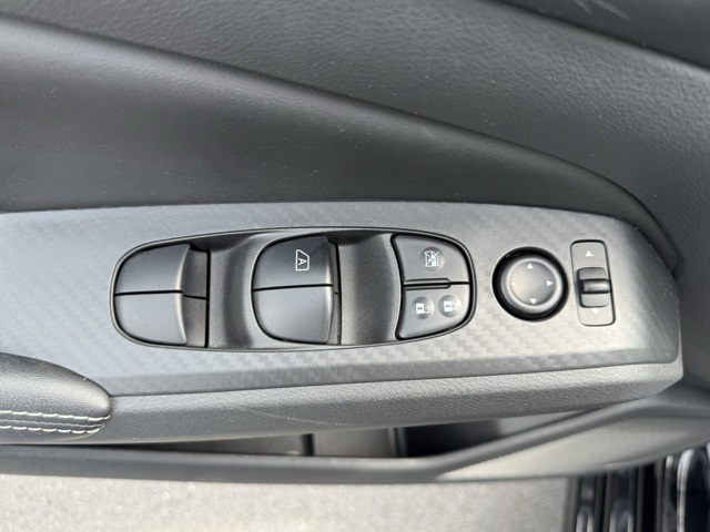 Vehicle image 13 of 35