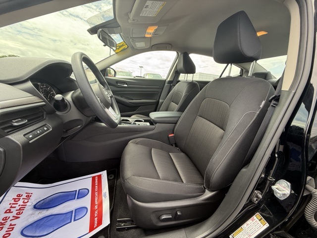 Vehicle image 14 of 35