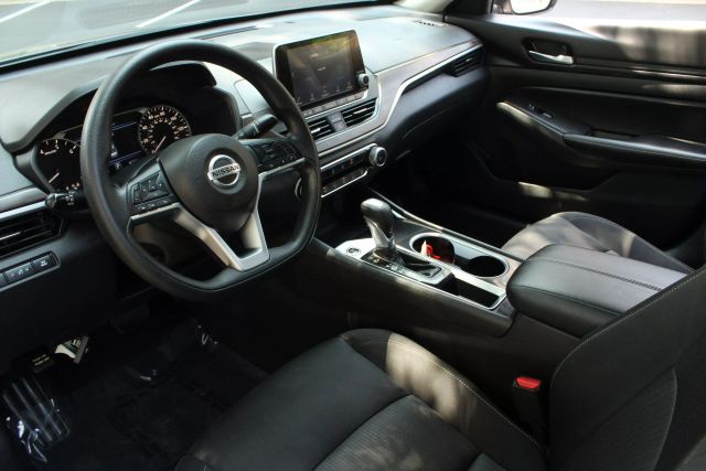 Vehicle image 13 of 41