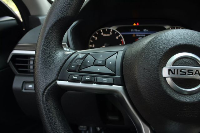 Vehicle image 33 of 41