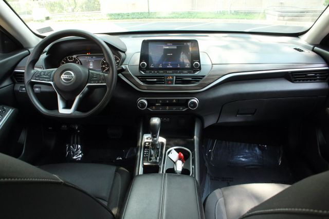 Vehicle image 22 of 41