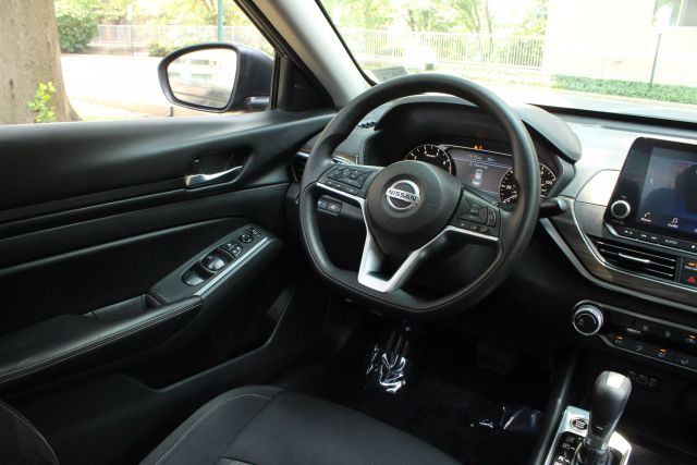 Vehicle image 23 of 41