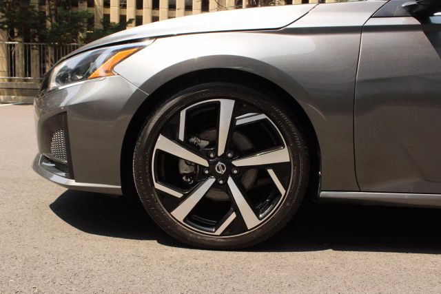Vehicle image 10 of 41