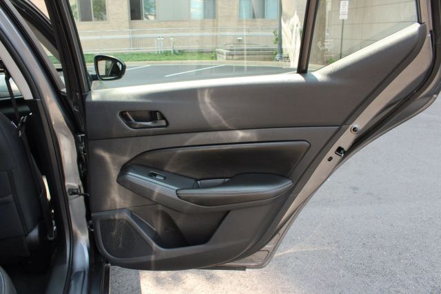 Vehicle image 26 of 41