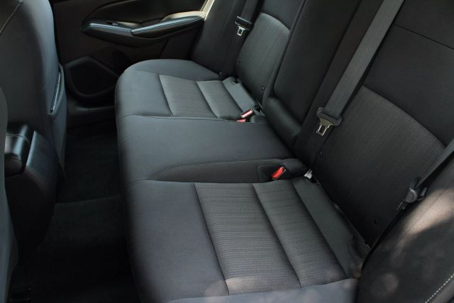 Vehicle image 21 of 41