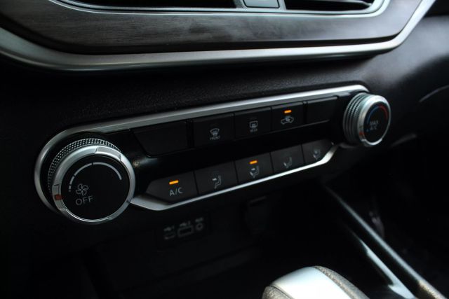 Vehicle image 37 of 41