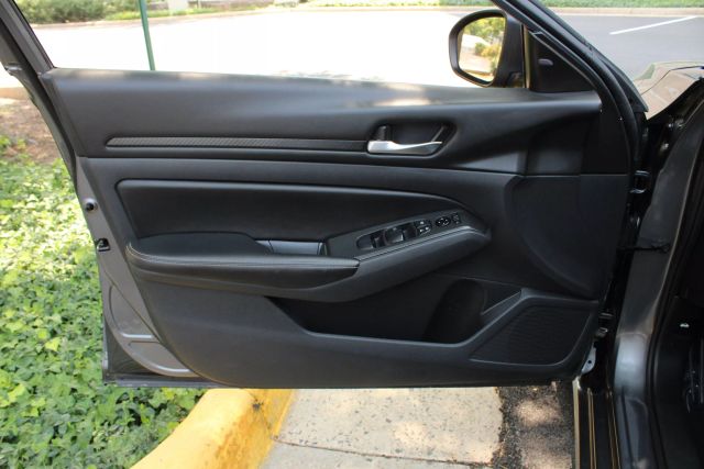 Vehicle image 14 of 41