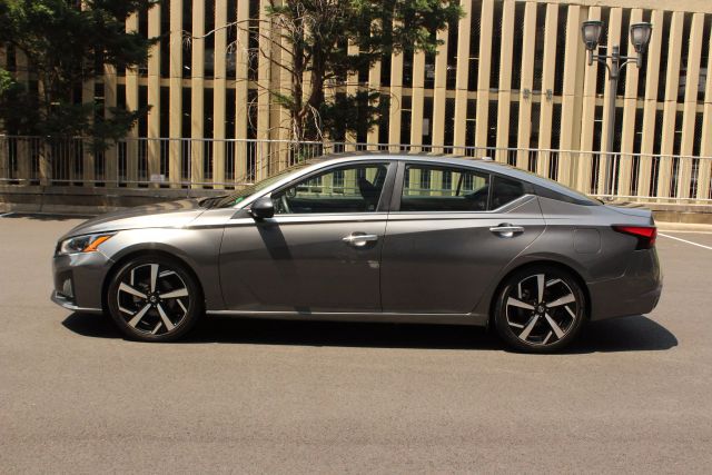Vehicle image 8 of 41