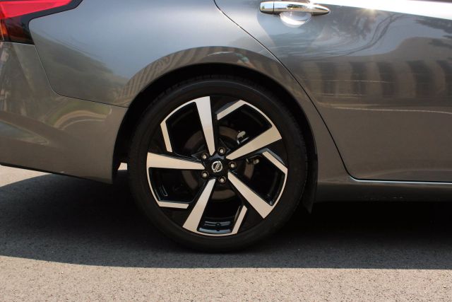 Vehicle image 11 of 41