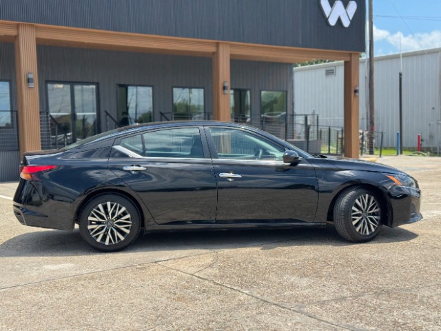 Vehicle image 4 of 10