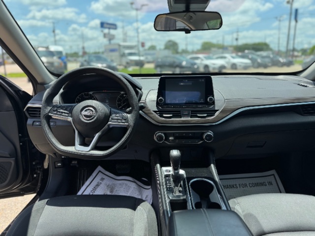 Vehicle image 8 of 10