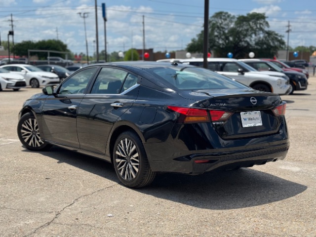 Vehicle image 7 of 10
