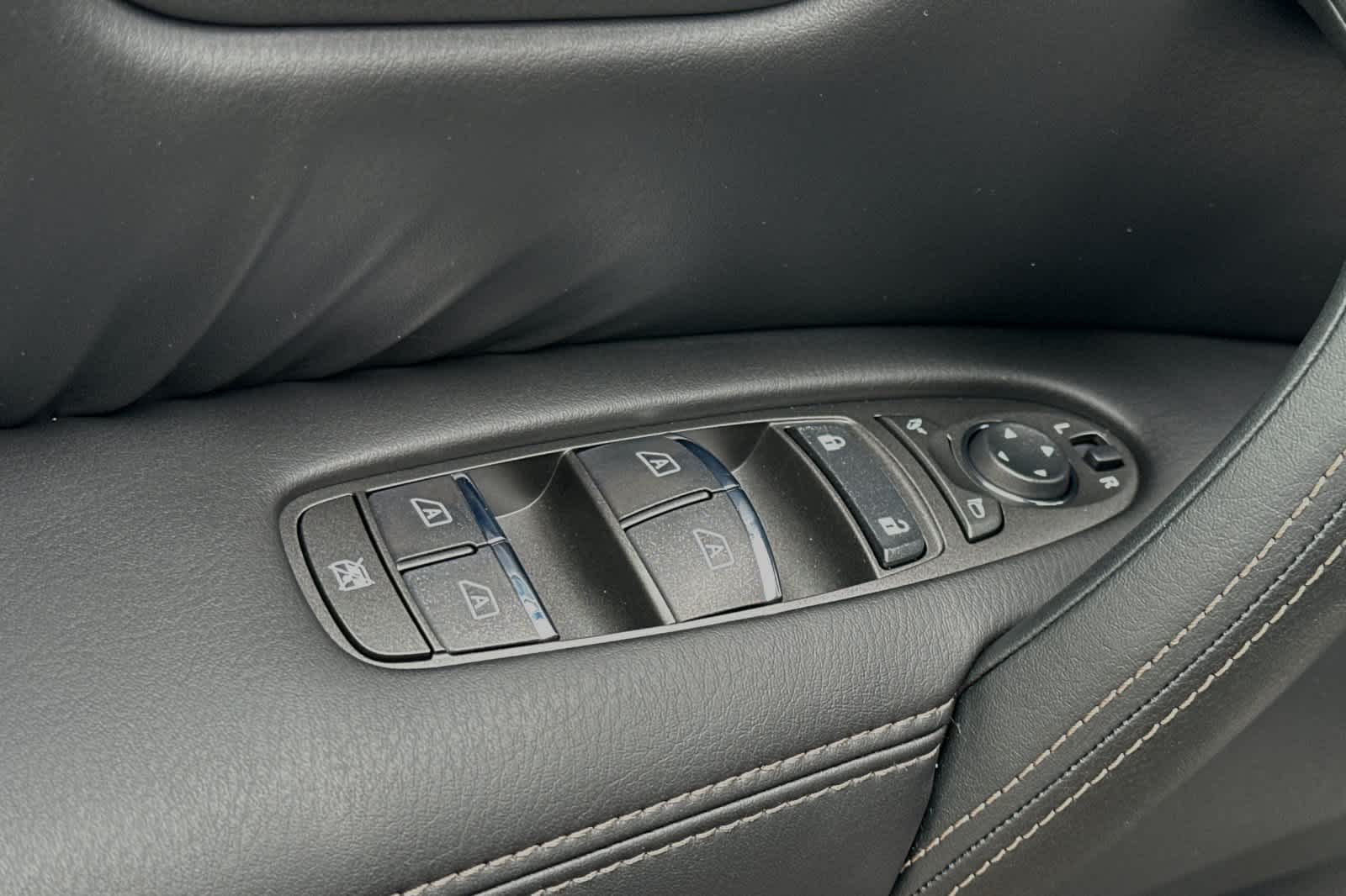 Vehicle image 14 of 29