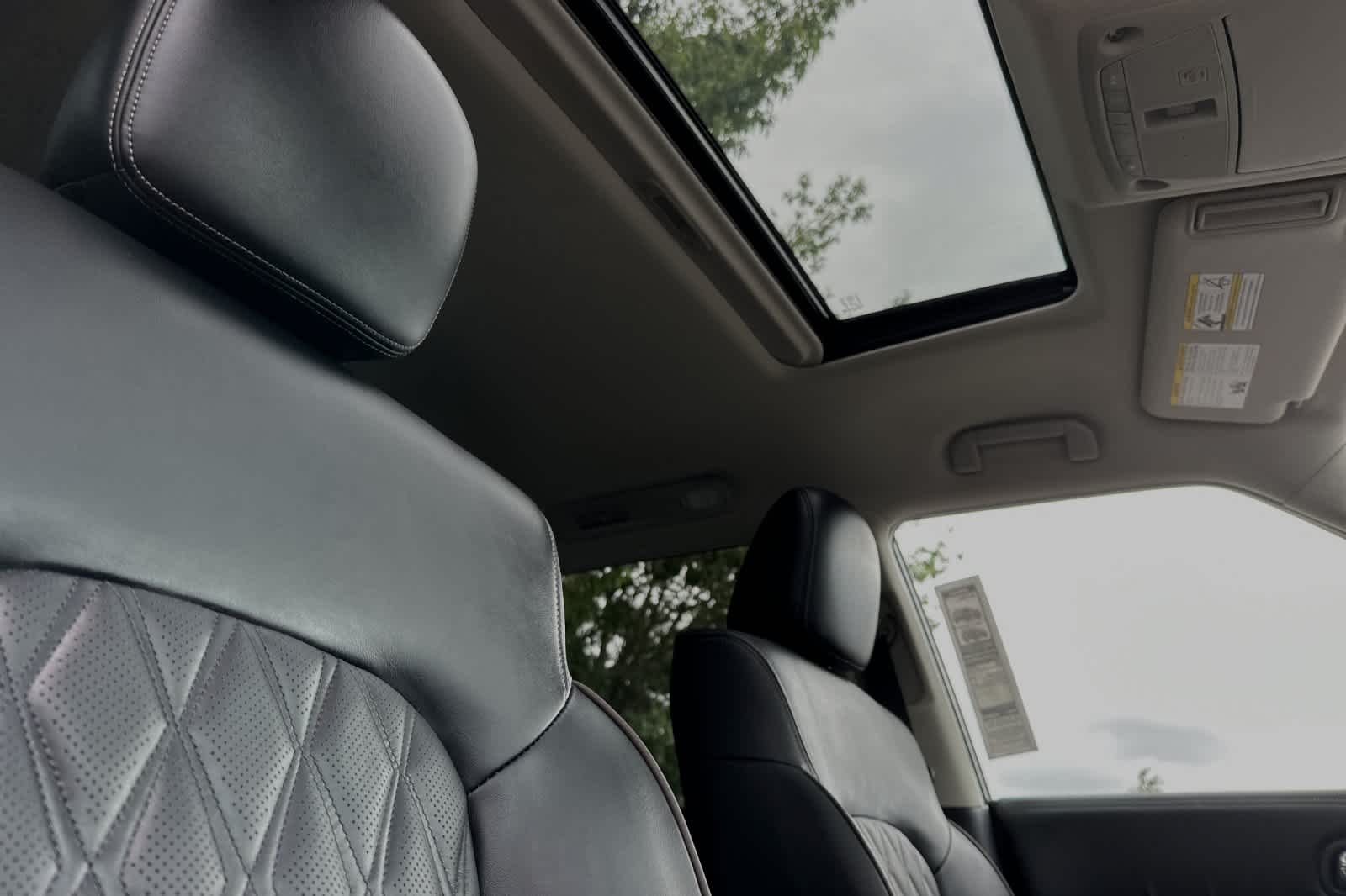 Vehicle image 19 of 29