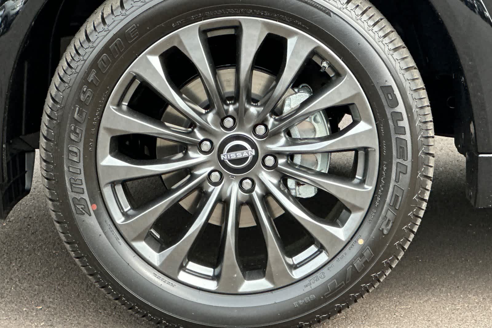 Vehicle image 27 of 29