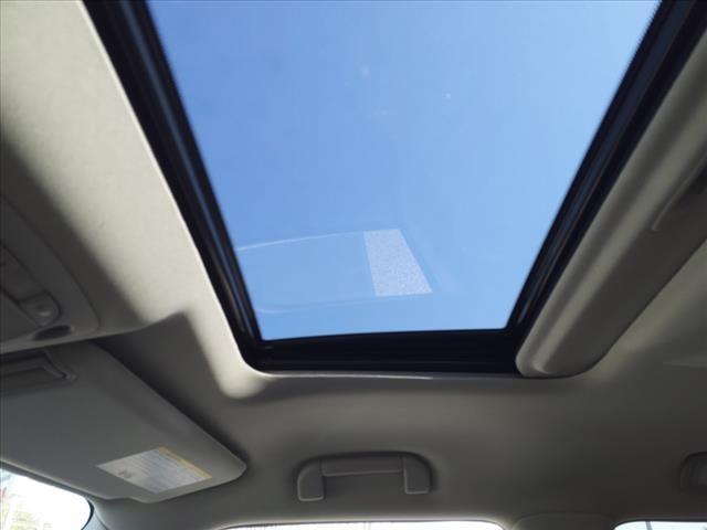 Vehicle image 11 of 16