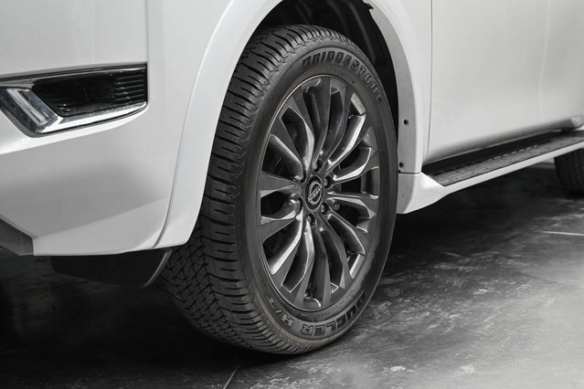 Vehicle image 10 of 37